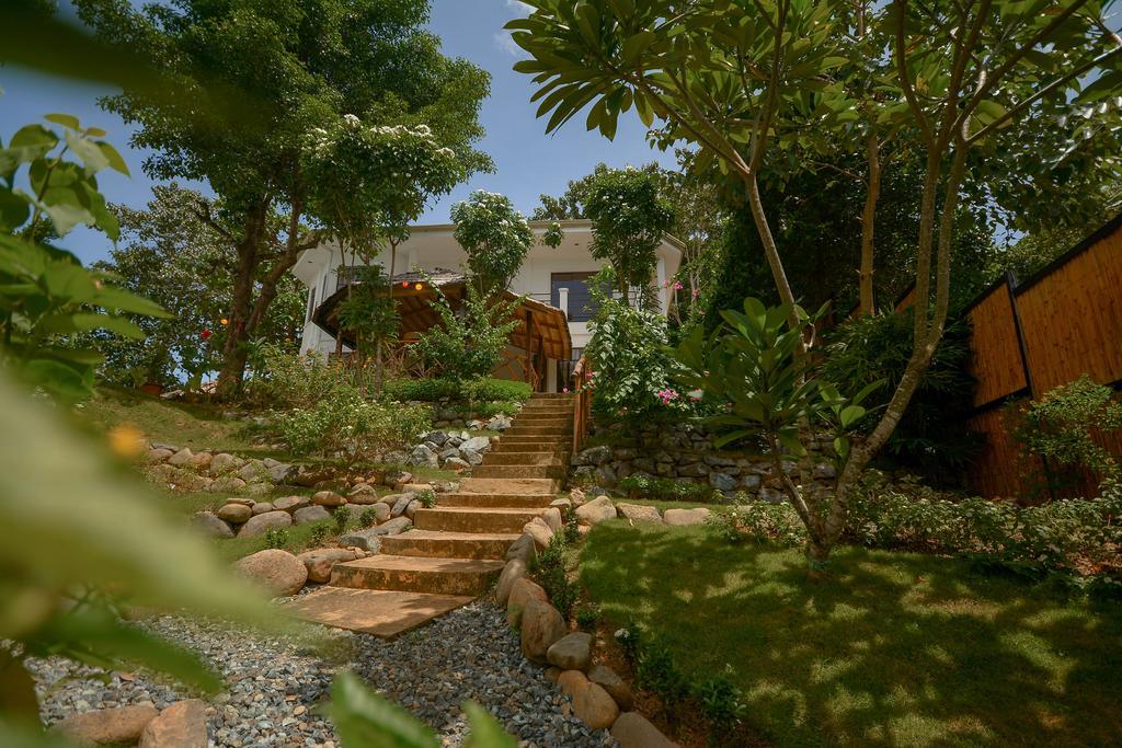 Hilltop Pool And Villa Puerto Princesa Exterior foto