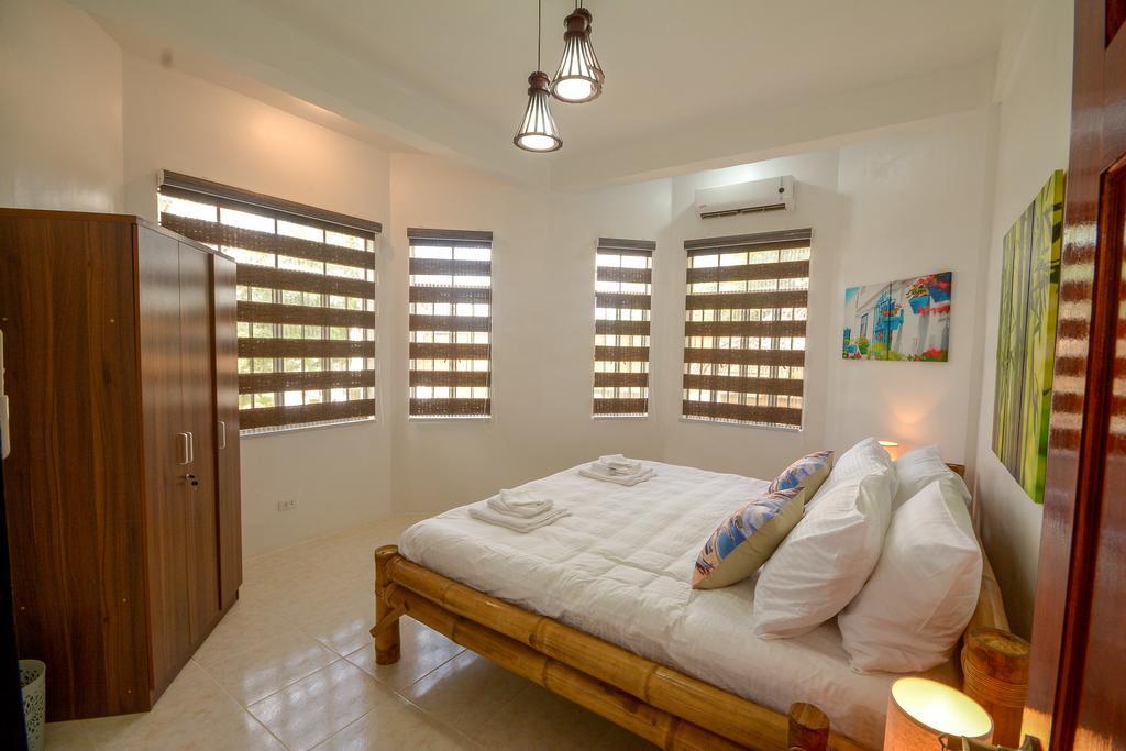 Hilltop Pool And Villa Puerto Princesa Exterior foto