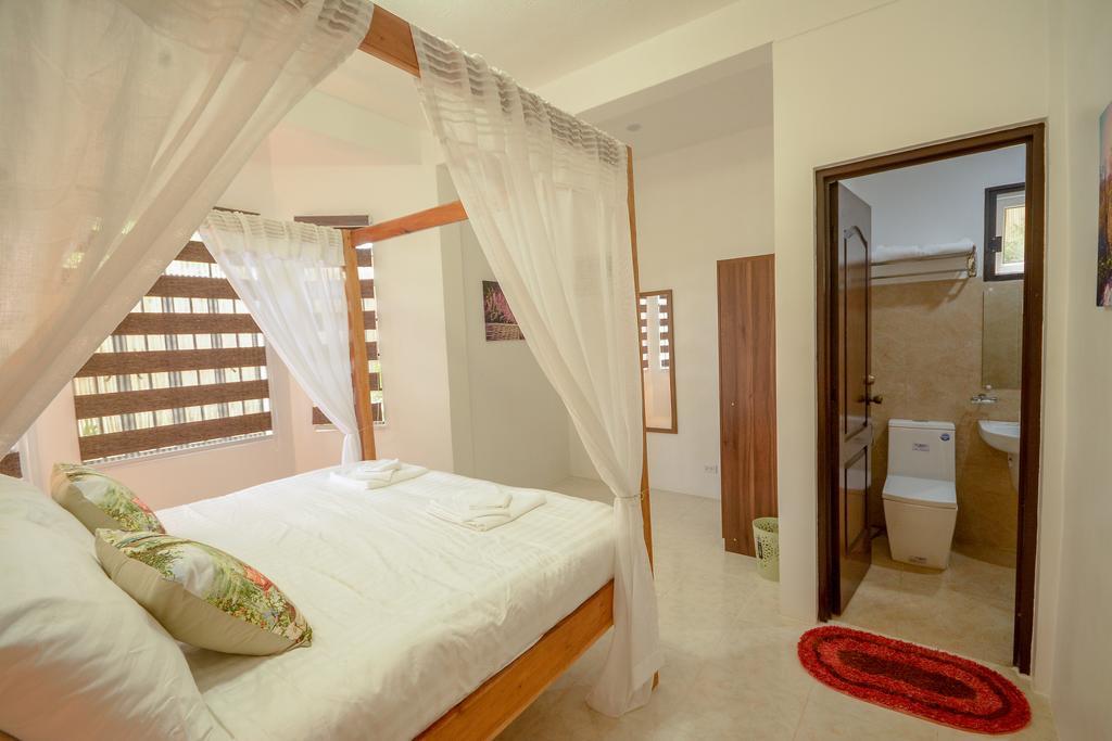 Hilltop Pool And Villa Puerto Princesa Exterior foto
