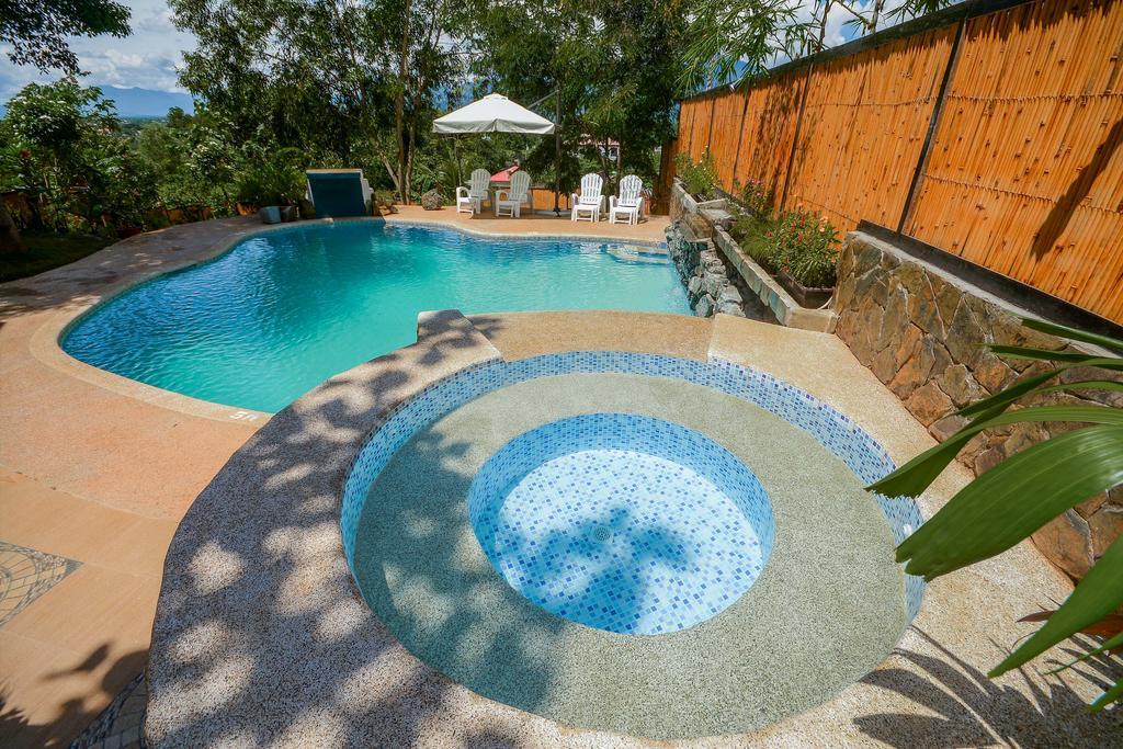 Hilltop Pool And Villa Puerto Princesa Exterior foto