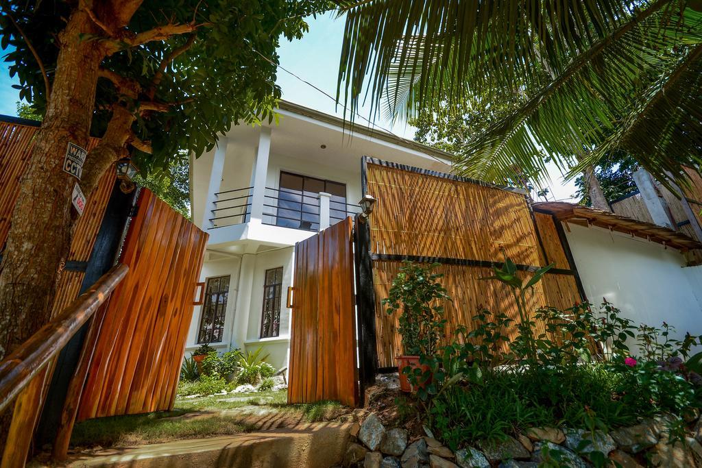Hilltop Pool And Villa Puerto Princesa Exterior foto