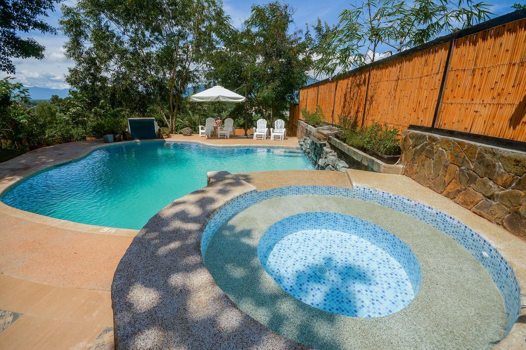 Hilltop Pool And Villa Puerto Princesa Exterior foto